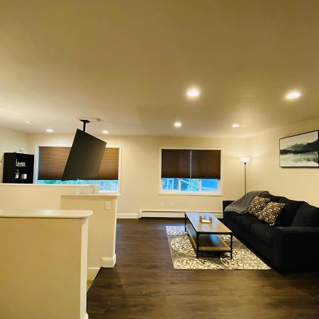 Beautiful 2 Bedroom 1 Bath Apartment With Private Garage Anchorage Buitenkant foto