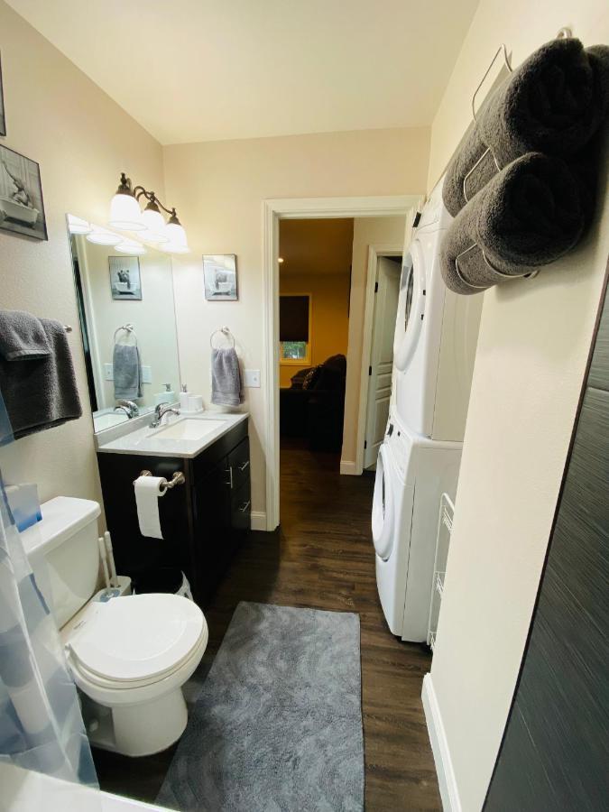 Beautiful 2 Bedroom 1 Bath Apartment With Private Garage Anchorage Buitenkant foto