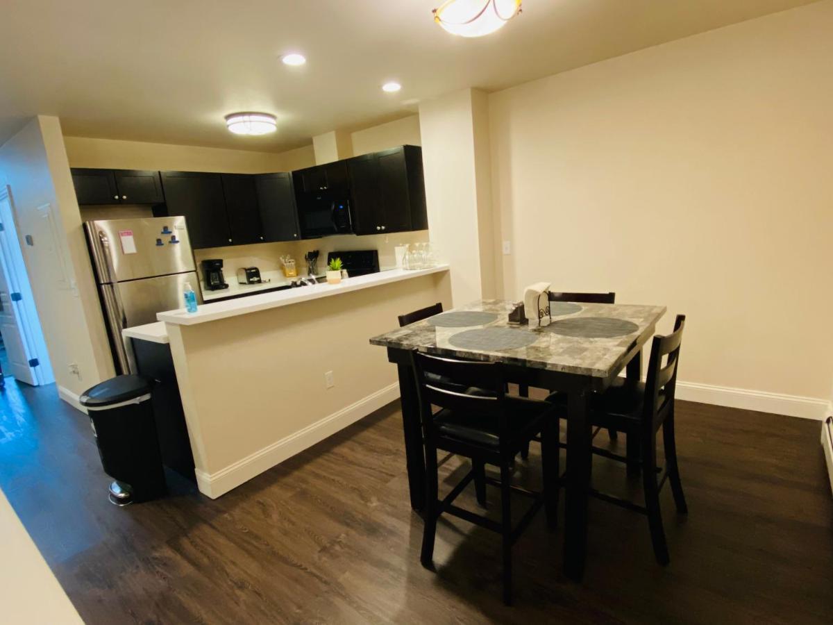 Beautiful 2 Bedroom 1 Bath Apartment With Private Garage Anchorage Buitenkant foto