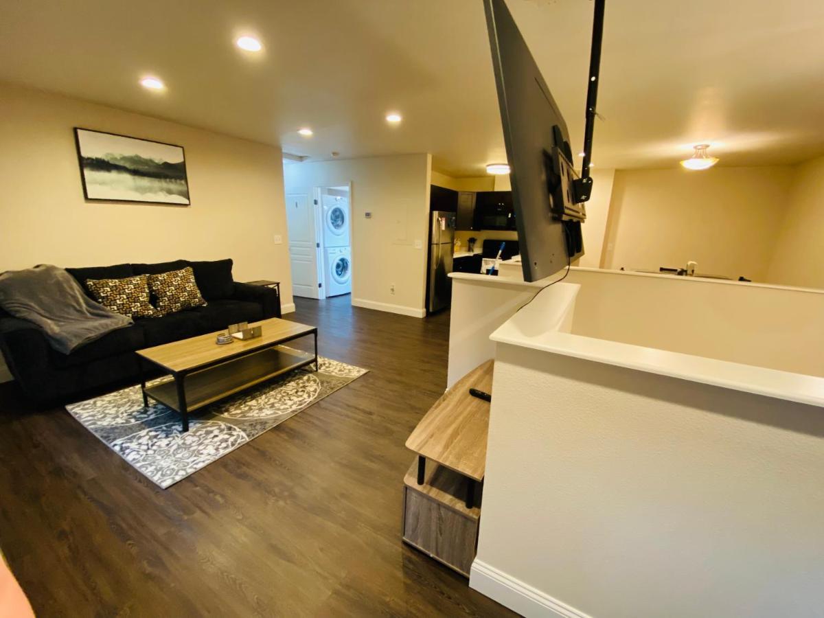 Beautiful 2 Bedroom 1 Bath Apartment With Private Garage Anchorage Buitenkant foto