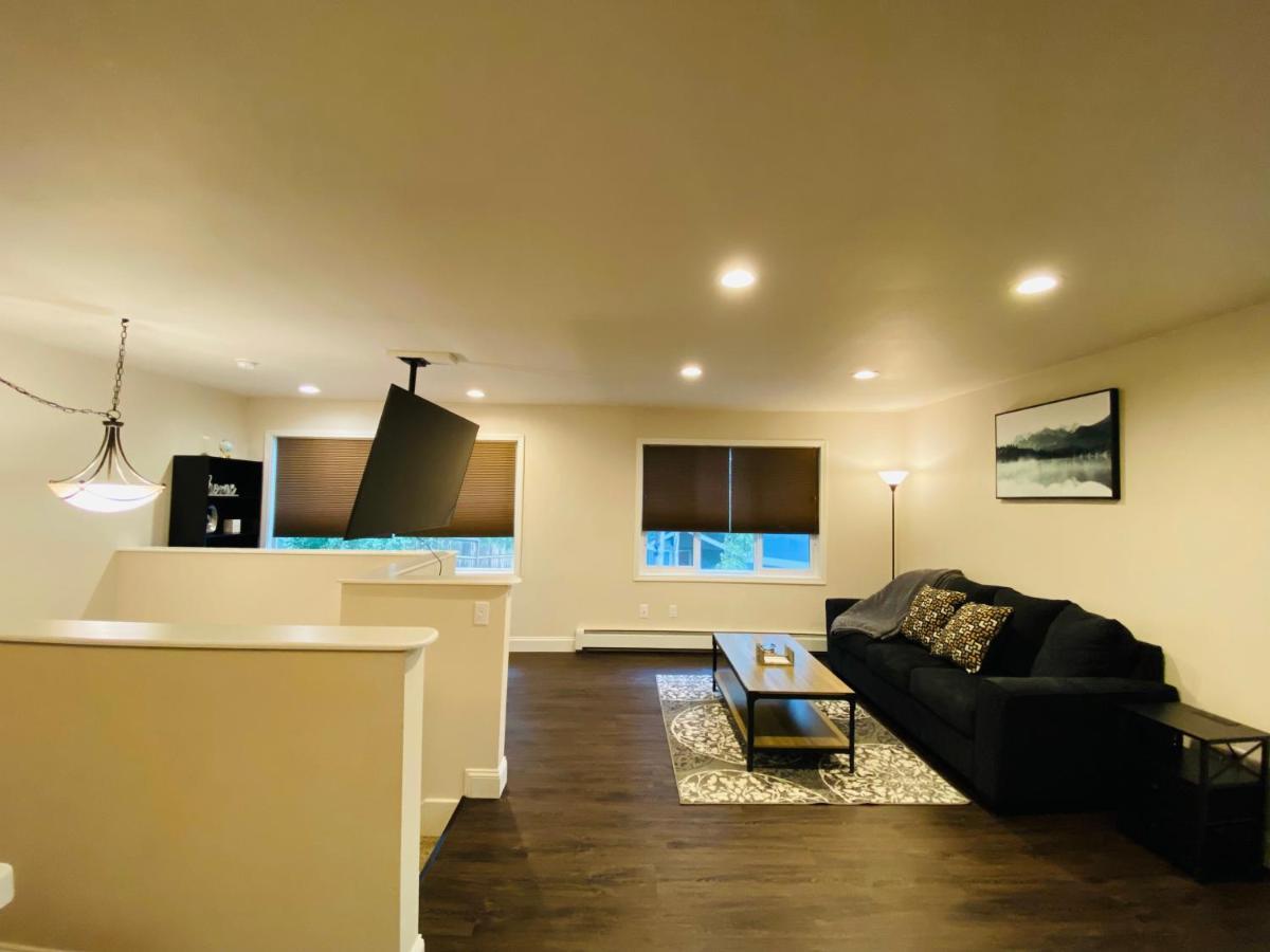 Beautiful 2 Bedroom 1 Bath Apartment With Private Garage Anchorage Buitenkant foto