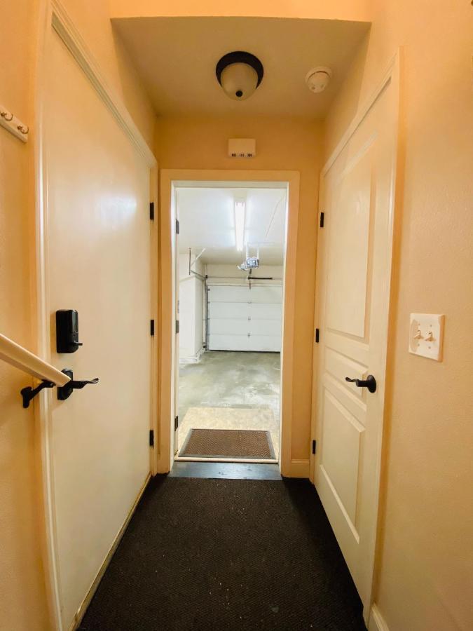 Beautiful 2 Bedroom 1 Bath Apartment With Private Garage Anchorage Buitenkant foto